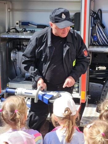 24406132-c007-480f-99fb-8432a4c06fb5