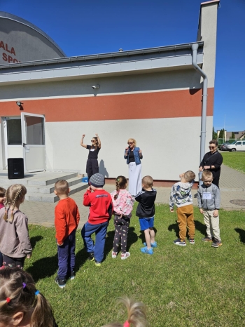 a9b5035b-56ff-4f3e-8893-a9eb1f7517b8