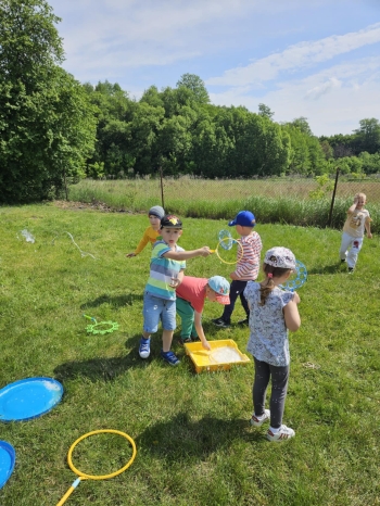 9d7dec4d-12c9-48c3-9591-e0573585c16e