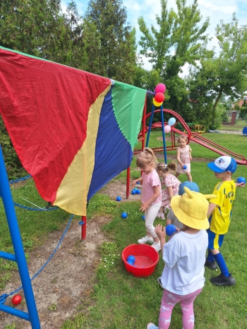 9894f3ef-199a-4c8b-9366-007bfc611aec