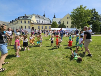 63b64832-e9f3-41b5-9cf9-93f6a24ad10d