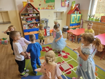 1044e6ef-b38f-4a35-83ae-62795a03818a