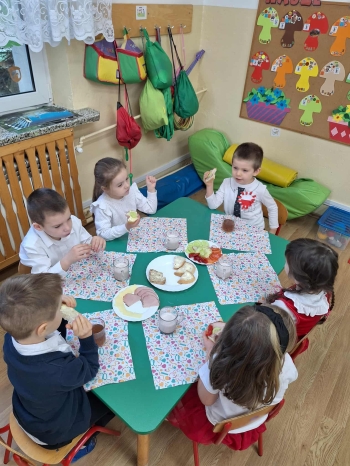 725a75fc-e79f-41ba-b5a1-93ca96e3810f