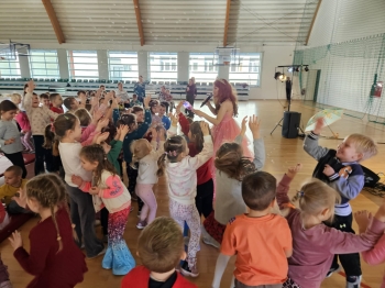 35e920f3-52f3-4e4a-9fa6-eaa6678bc1dd