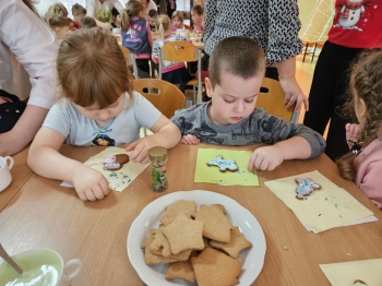 b5e06b4f-251b-42c8-ada7-530bad6b4039