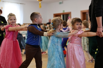 4c5cf740-deb5-408b-9b38-7e396c680760