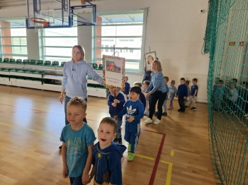 4ca9d06e-0444-4561-875e-6a8c4f396d45